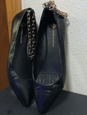 Antonio Melani Black Leather Pointed Toe Flats with Gold Chain Ankle Strap -Sz 9